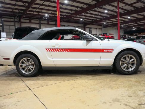 Used 2005 Ford Mustang Premium image 23