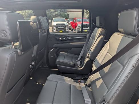 Used 2021 GMC Yukon XL Denali w/ Denali Premium Package AWD/4WD image 13
