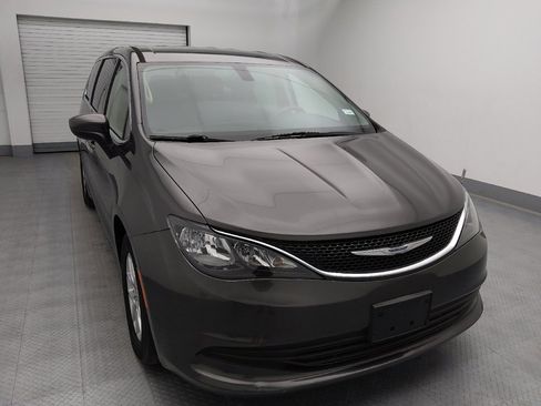 Used 2017 Chrysler Pacifica Touring image 14