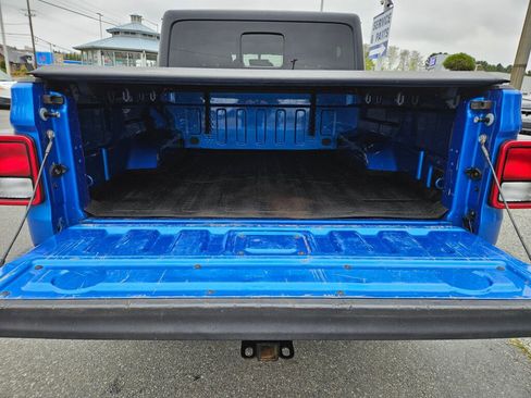Used 2022 Jeep Gladiator Mojave w/ Cold Weather Group AWD/4WD image 13