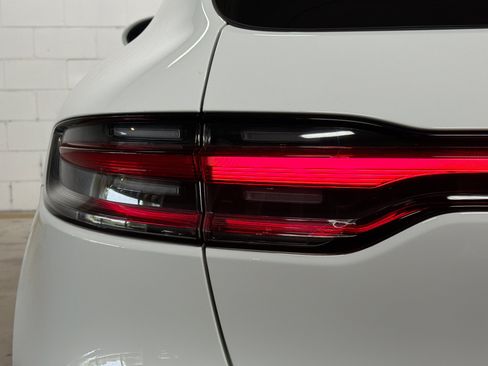 Certified 2026 Porsche Macan S AWD/4WD image 11