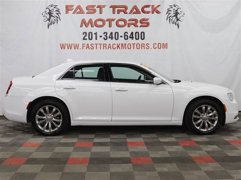 Used 2022 Chrysler 300 Touring image 5