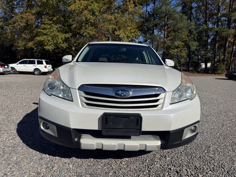 Used 2011 Subaru Outback 2.5i Limited w/ PWR Moonroof Pkg image 3