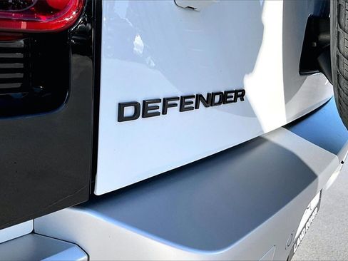 New 2025 Land Rover Defender 110 S image 9