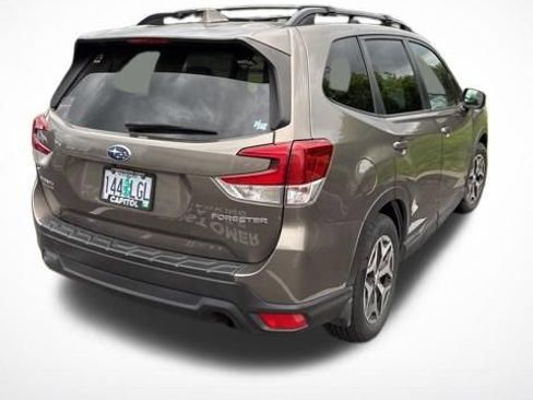 Used 2019 Subaru Forester Premium AWD/4WD image 7