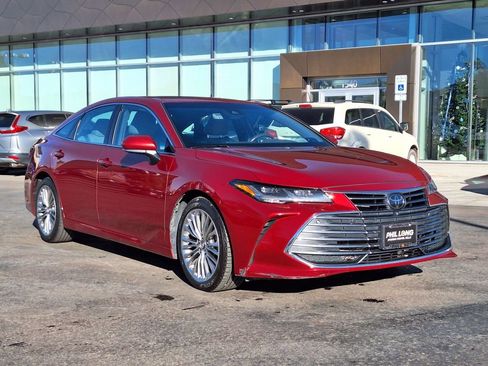 Used 2019 Toyota Avalon Limited image 1