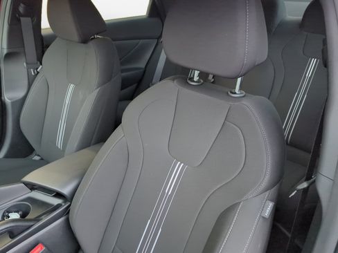 Certified 2025 Hyundai Elantra Sport FWD image 13