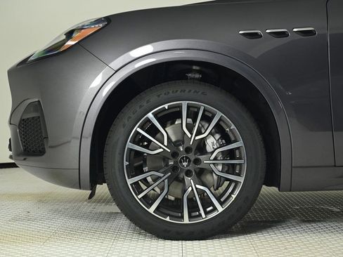 Used 2025 Maserati Grecale GT image 28