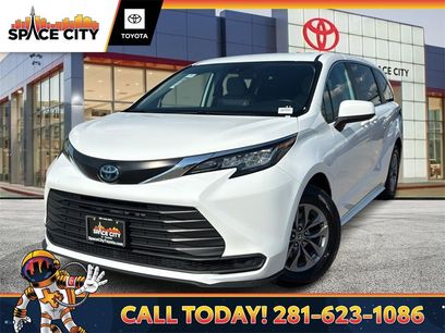 Used 2023 Toyota Sienna LE