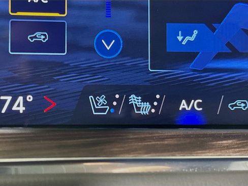 Certified 2025 Chevrolet Suburban Premier image 19