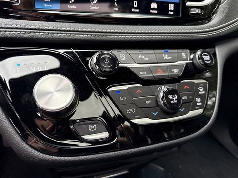 New 2026 Chrysler Pacifica Select image 22