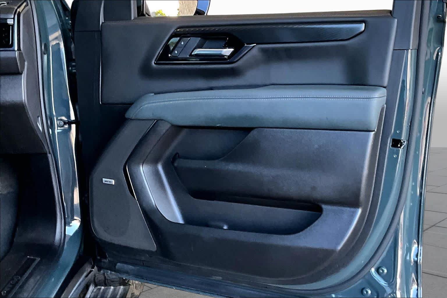 Used 2025 GMC Yukon XL AT4 w/ AT4 Premium Package AWD/4WD image 23