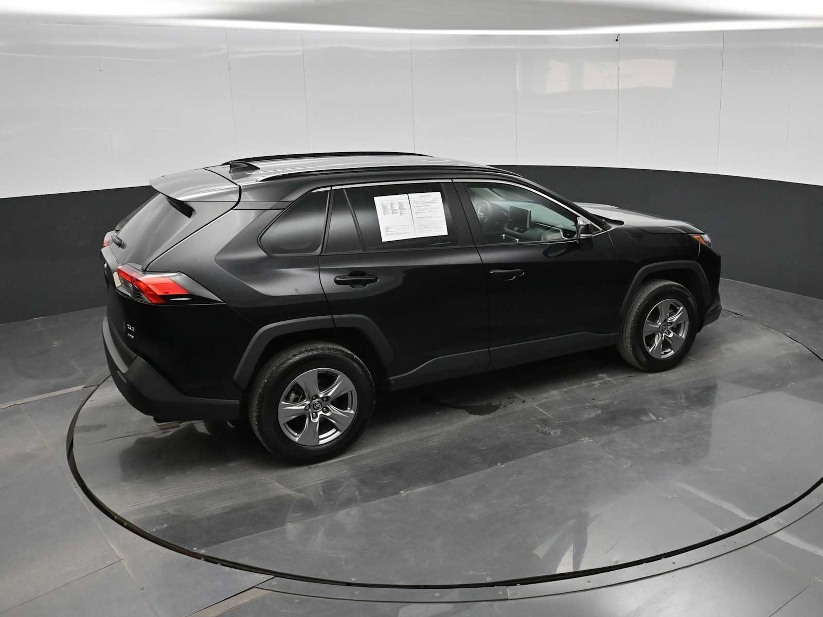 Used 2025 Toyota RAV4 XLE AWD/4WD image 31