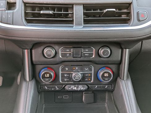 Used 2022 Chevrolet Suburban Z71 w/ Luxury Package image 24