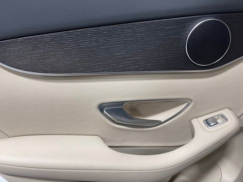 Used 2022 Mercedes-Benz GLC 300 4MATIC image 24