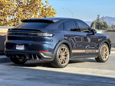 Used 2024 Porsche Cayenne Turbo GT image 8