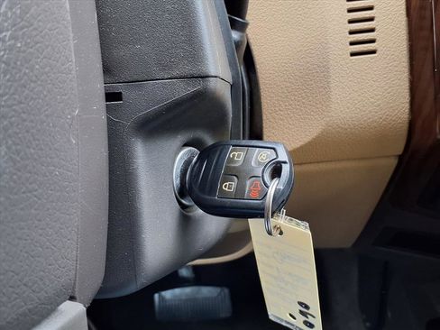 Used 2011 Ford F250 Lariat w/ Lariat Interior Pkg image 11