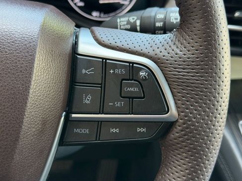 Used 2023 Toyota Sienna Platinum AWD/4WD image 27