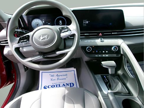 Used 2024 Hyundai Elantra SEL image 11