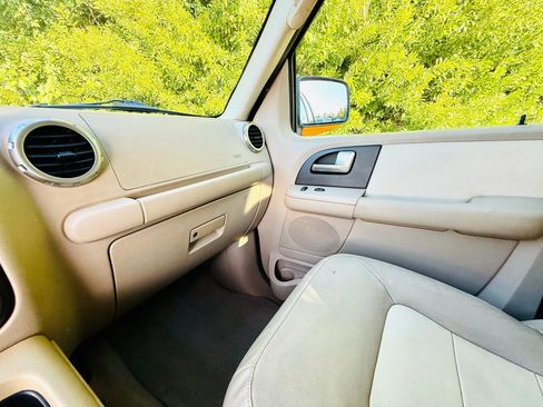 Used 2004 Ford Expedition Eddie Bauer image 46