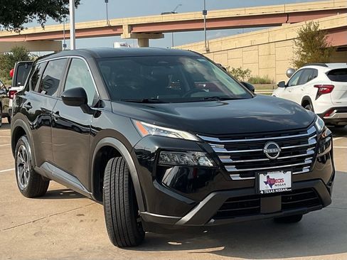 Used 2025 Nissan Rogue SV FWD image 3