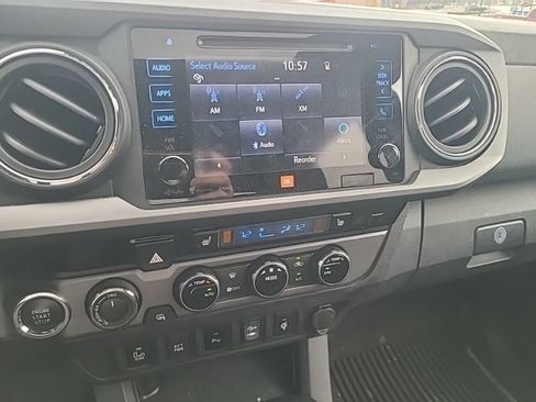 Used 2017 Toyota Tacoma TRD Sport AWD/4WD image 15