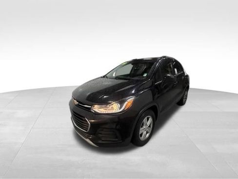 Used 2019 Chevrolet Trax LT FWD image 2
