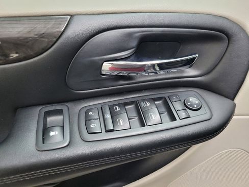 Used 2019 Dodge Grand Caravan SE image 27