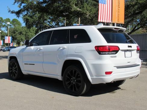 Used 2020 Jeep Grand Cherokee Altitude image 4