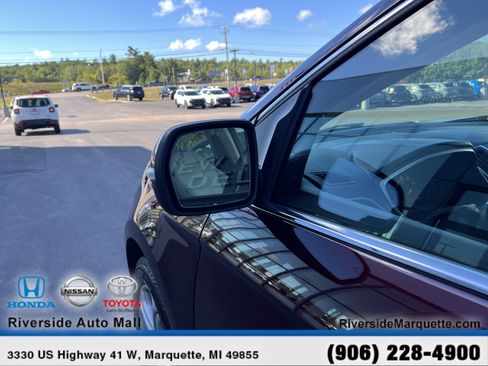 Used 2017 Ford Edge Titanium w/ Technology Package AWD/4WD image 5