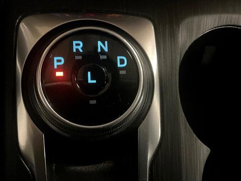 Used 2022 Ford Escape SE w/ SE Sport Appearance Package image 29