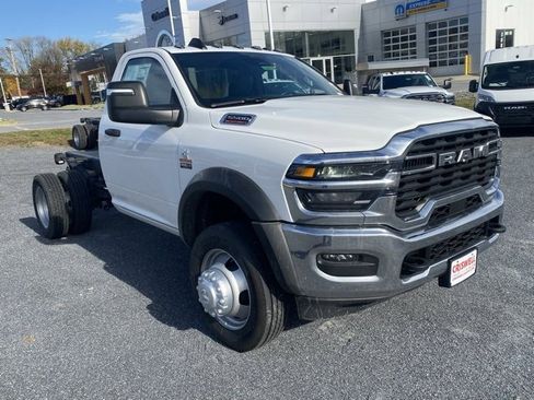 New 2026 RAM 5500 Tradesman w/ Chrome Appearance Group image 2