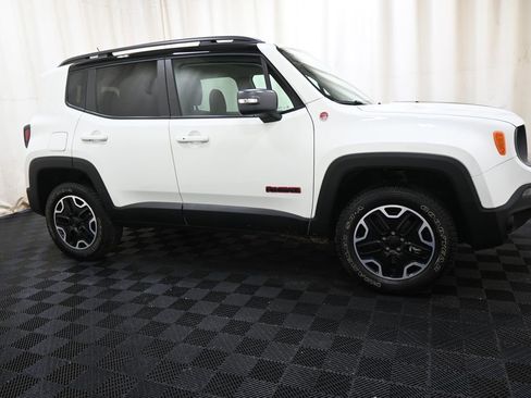 Used 2015 Jeep Renegade Trailhawk w/ Cold Weather Group AWD/4WD image 12
