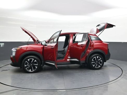 Used 2025 Nissan Kicks SR image 46