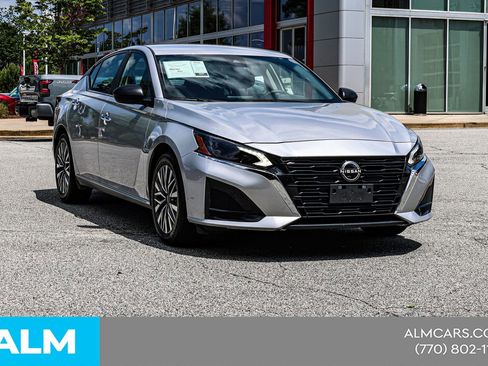 Used 2024 Nissan Altima 2.5 SV FWD image 6