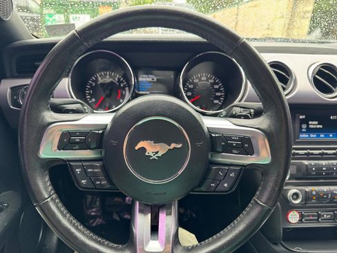 Used 2016 Ford Mustang Coupe RWD image 8