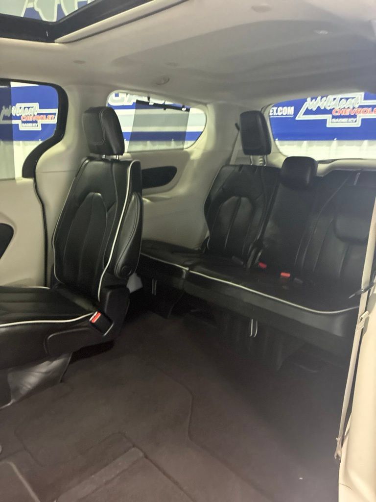 Used 2023 Chrysler Pacifica Limited FWD image 34