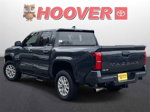 Used 2025 Toyota Tacoma SR5 image 5