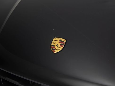 Certified 2025 Porsche Macan AWD/4WD image 35