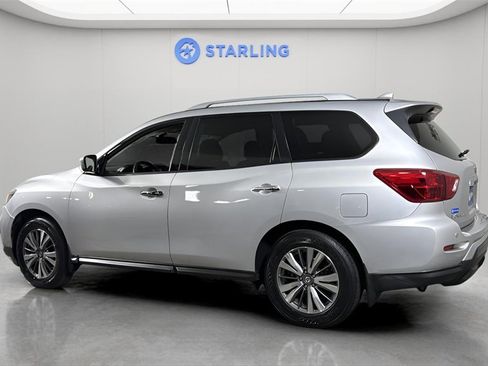 Used 2020 Nissan Pathfinder SV image 4