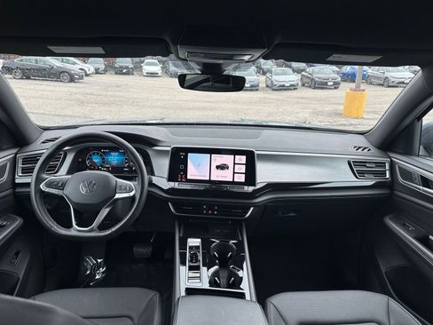 Used 2025 Volkswagen Atlas Cross Sport SE image 33