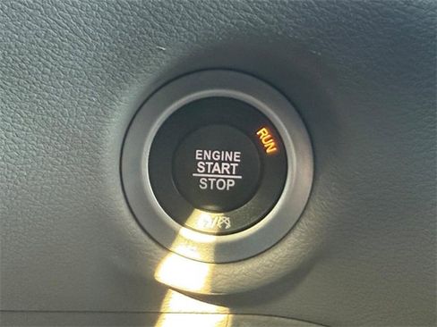 Used 2024 Chrysler Voyager LX image 16