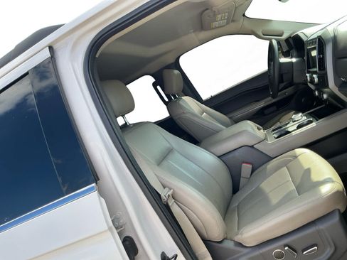 Used 2019 Ford Expedition XLT w/ Equipment Group 202A RWD image 15