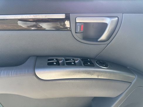 Used 2010 Hyundai Santa Fe GLS image 11