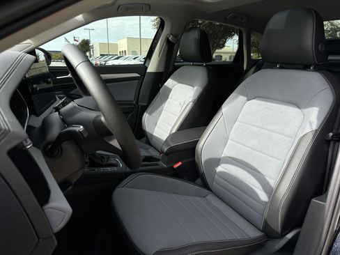 Used 2026 Volkswagen Jetta SE FWD image 7