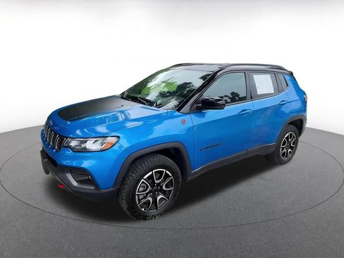 Used 2025 Jeep Compass Trailhawk AWD/4WD image 8