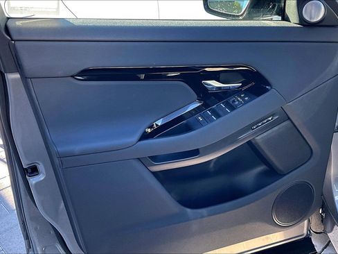 Used 2025 Land Rover Range Rover Evoque Dynamic SE image 23