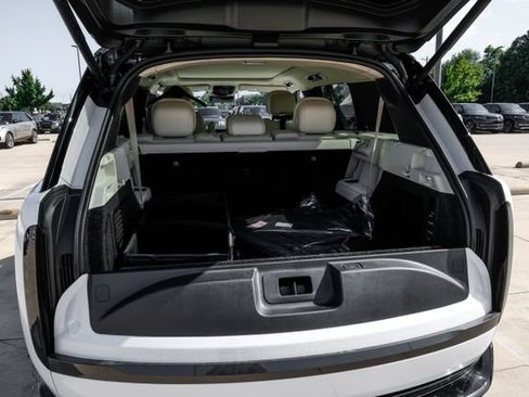 New 2026 Land Rover Range Rover Long Wheelbase SE AWD/4WD image 66