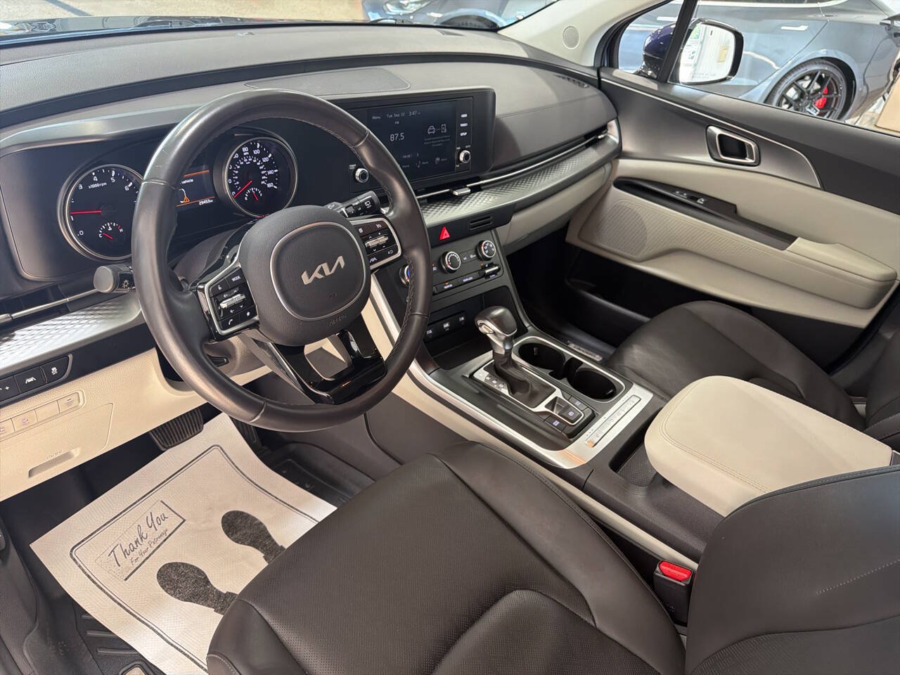Used 2024 Kia Carnival LX FWD image 9