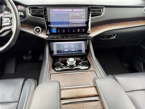 Used 2022 Jeep Grand Wagoneer Series II image 19